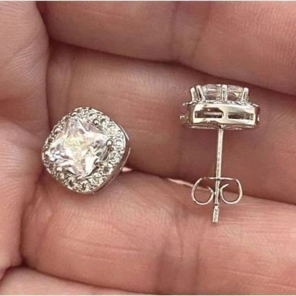 The Classical zircon studs in Sterling Silver - Thumbnail 2