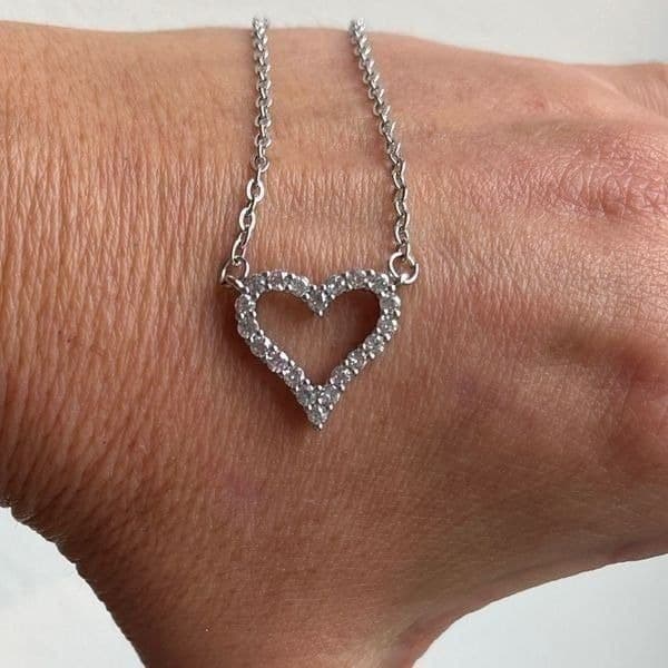 The Darling Heart Mini White sapphire heart and 925 necklace - Thumbnail 6
