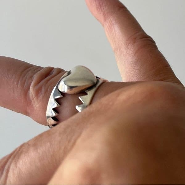 The Jagged Heart statement ring adjustable in 925 - Thumbnail 11