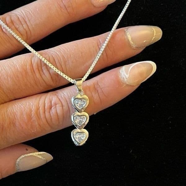 The Three of Hearts Pendant Necklace in 925 Silver - Thumbnail 2