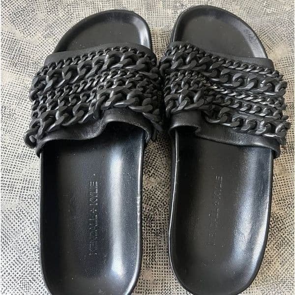 Kendall + Kylie Shiloh chain link slides Black sz 5.5 - Thumbnail 4