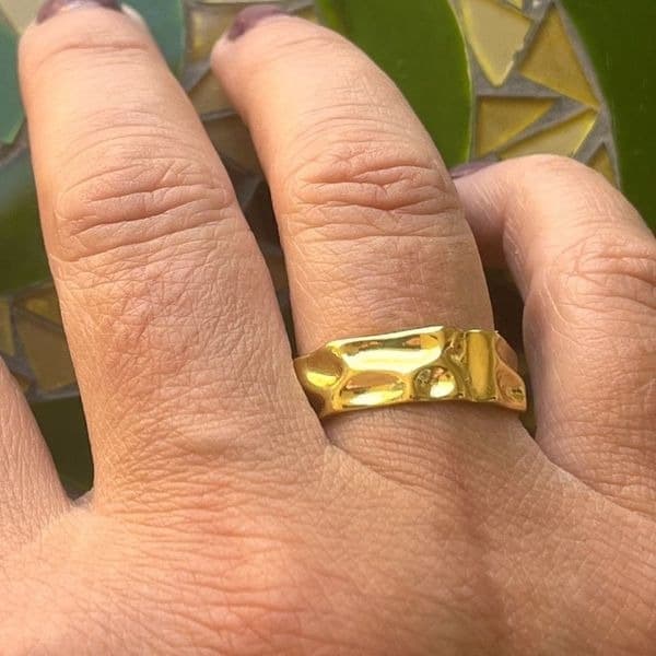 The Hammered Ring 925 adjustable gold band ring - Thumbnail 4