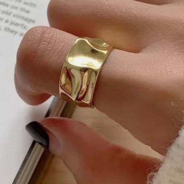 The Hammered Ring 925 adjustable gold band ring - Image 1