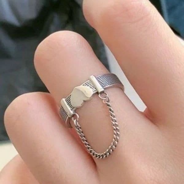 The Unchain My Heart Ring in antiqued Tibetan Silver 925 - Thumbnail 4