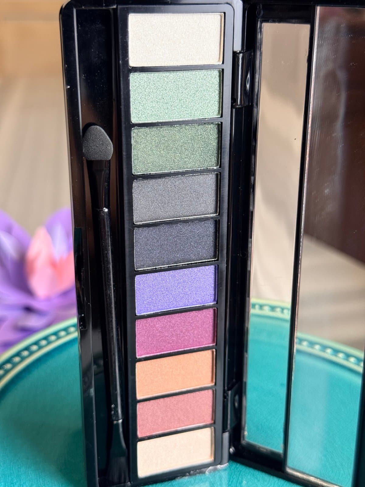 NEW Makeup Revolution Expert Eyes 10-Shade Eyeshadow Palette - Image 1