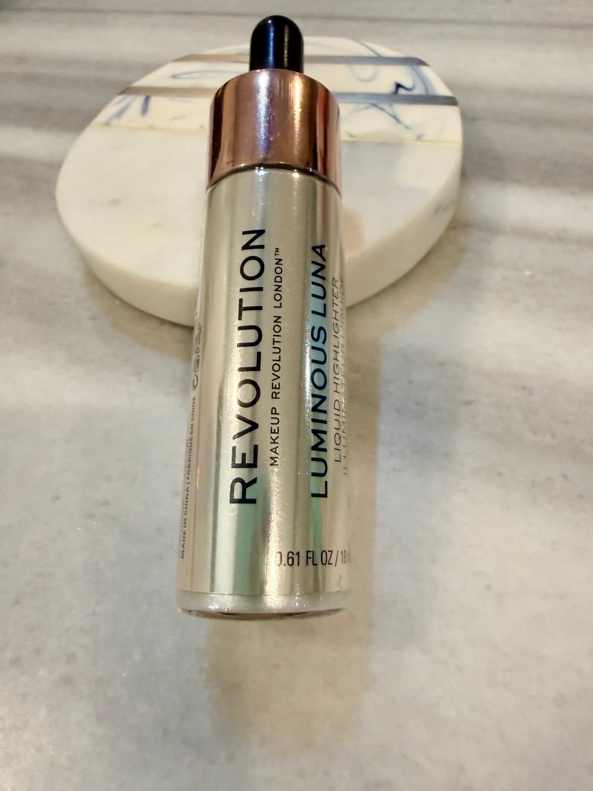 Revolution Luminous Luna Liquid Highlighter Size: 0.61 fl oz / 18 ml Condition: - Thumbnail 2