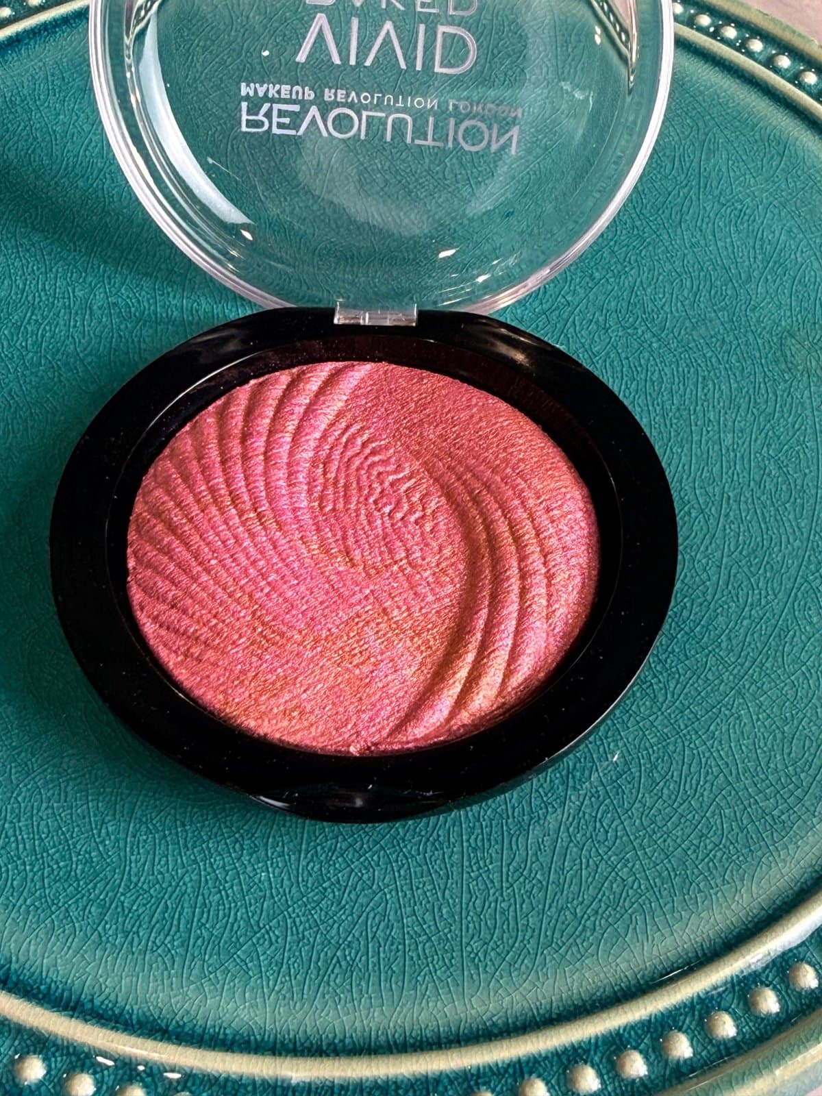 NEW Makeup Revolution Vivid Baked Highlighter - Image 1