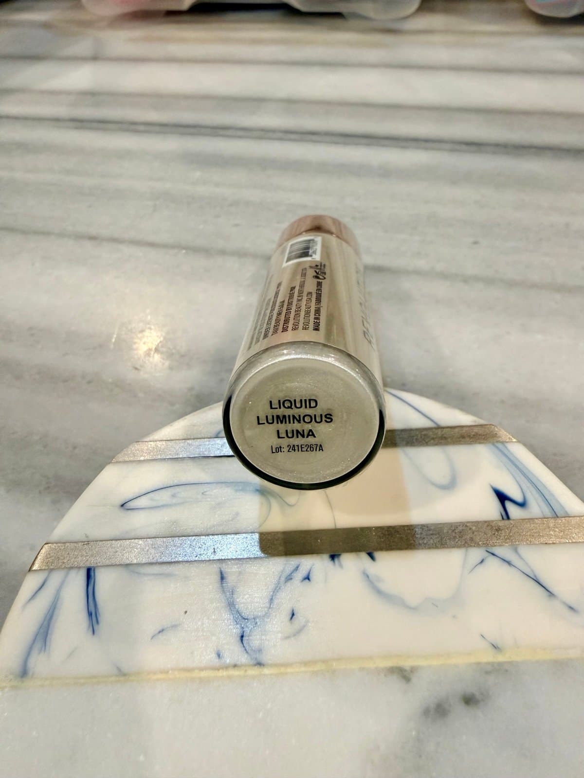 Revolution Luminous Luna Liquid Highlighter Size: 0.61 fl oz / 18 ml Condition: - Thumbnail 3