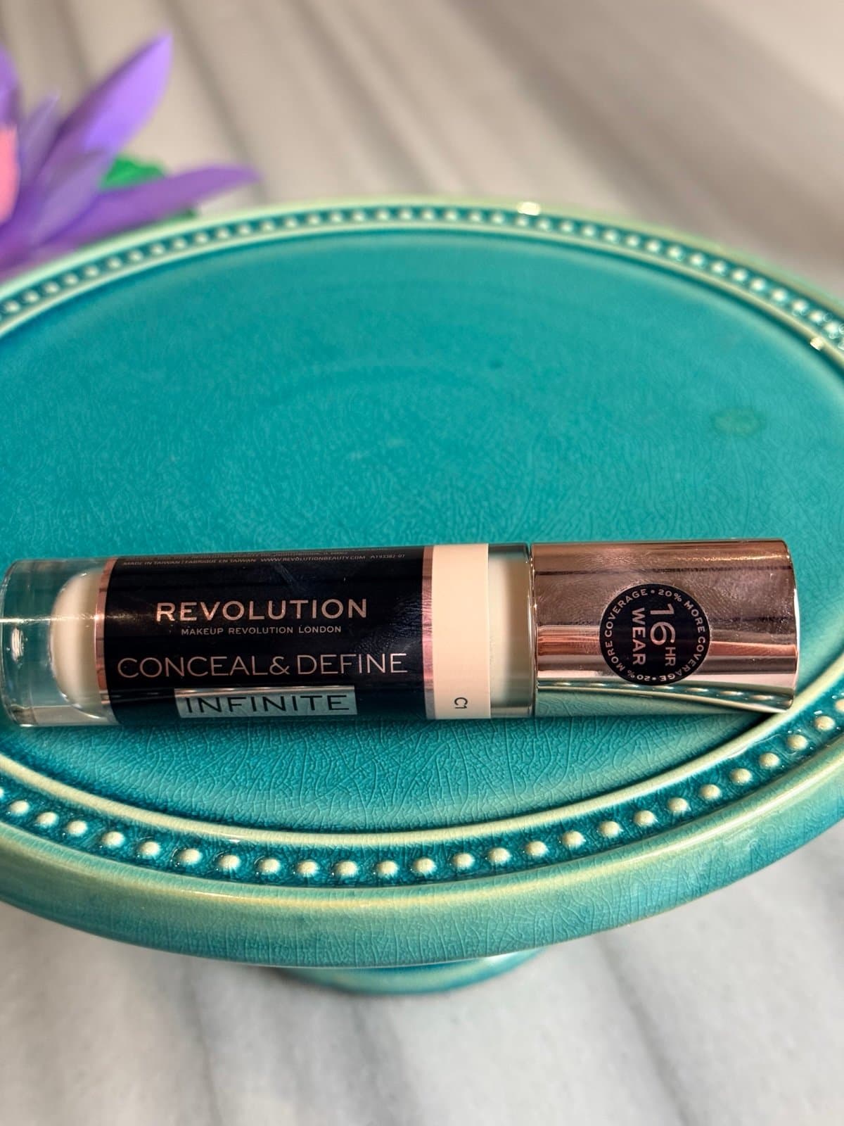 NEW Makeup Revolution Conceal & Define Infinite Concealer – C1 - Thumbnail 2