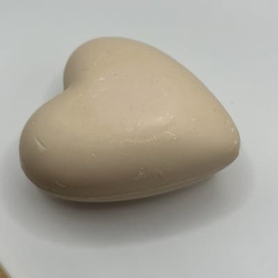 Estee Lauder BEAUTIFUL Perfumed Soap 2.5 oz Heart Shape Retired NO Seal Scuffed - Thumbnail 4