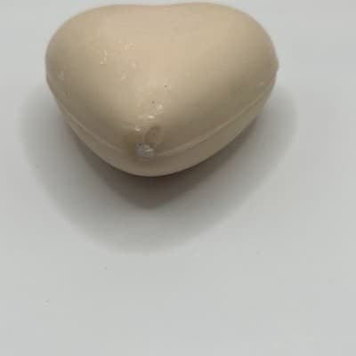Estee Lauder BEAUTIFUL Perfumed Soap 2.5 oz Heart Shape Retired NO Seal Scuffed - Thumbnail 7