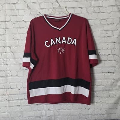 Teepee Team Canada Men's XL Red Hockey Jersey - Image 1