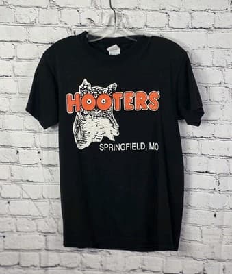 Vtg 90s Hooters Springfield MO Black Small Graphic T-Shirt - Image 1