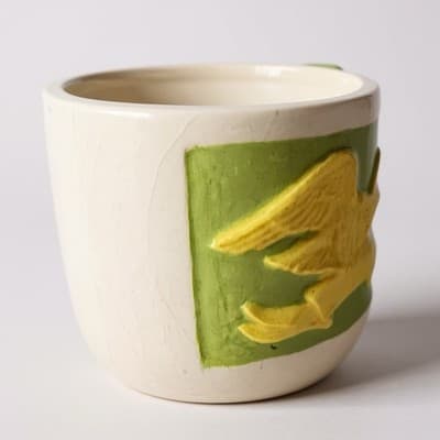 Vintage 1970s Patriotic American Eagle Raised Relief Ceramic Mug Green Yellow - Thumbnail 2