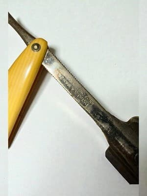 Lot of 4 Vintage Straight Razors & Schick Injector - Thumbnail 3