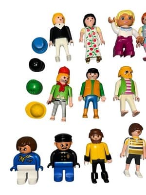 22 Vintage Playmobil Figures Lot + 4 Hats - Pirates, Firefighter, Pilot, Police - Thumbnail 5
