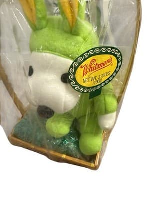 Vintage Whitman’s Peanuts Snoopy Green Bunny Easter Plush Sealed Wicker Basket - Thumbnail 4