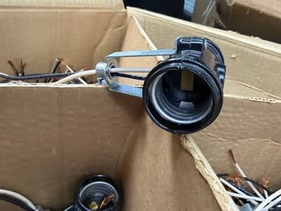5 Vintage Leviton Bakelite Twin Light Sockets With Lead Wires - Thumbnail 4