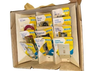 Rare Salesman Samples Vintage Leviton Clear View Carded Wiring Devices Box 1960s - Thumbnail 4