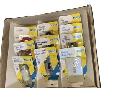 Rare Salesman Samples Vintage Leviton Clear View Carded Wiring Devices Box 1960s - Thumbnail 5