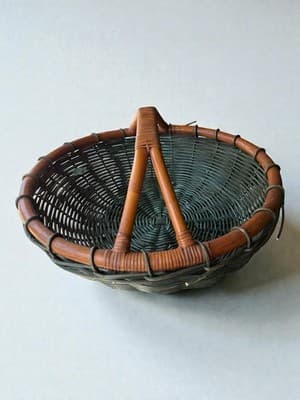 Large Vintage Woven Picnic/Market Basket 24 in Round Handle Farmhouse Decor - Thumbnail 3