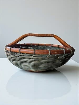 Large Vintage Woven Picnic/Market Basket 24 in Round Handle Farmhouse Decor - Image 1