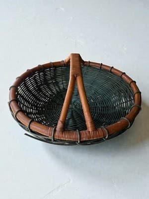 Large Vintage Woven Picnic/Market Basket 24 in Round Handle Farmhouse Decor - Thumbnail 5