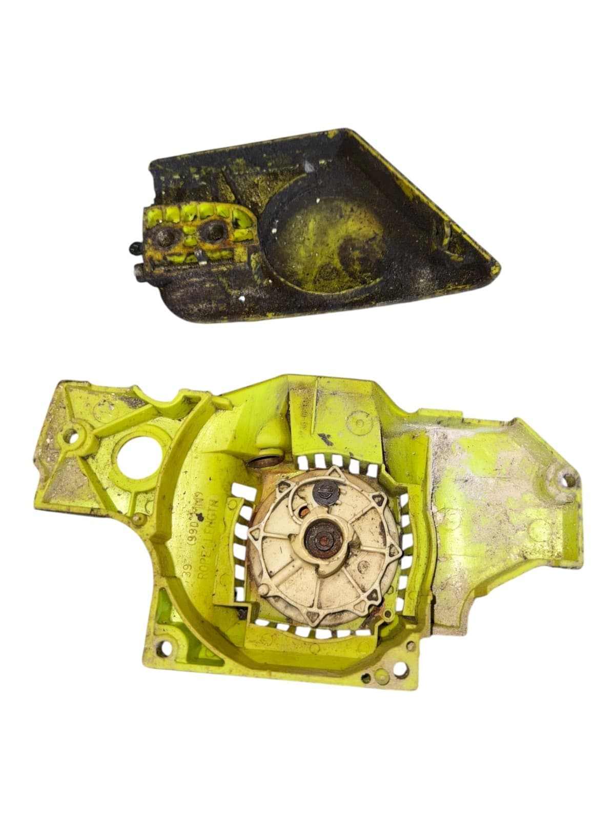 Vintage Poulan 2150 Woodsman 2.1 C.I Chainsaw Pull Starter & Clutch Cover Assemb - Thumbnail 2