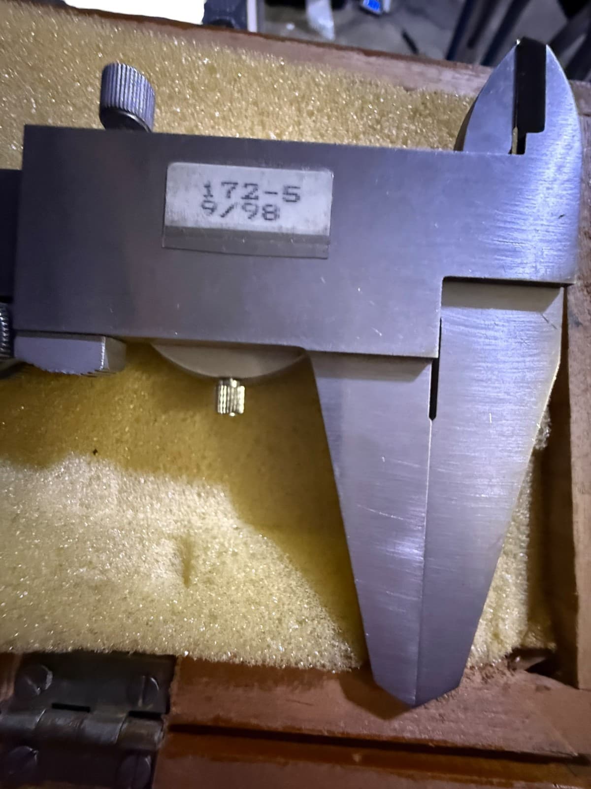 12" Dial Caliper 0.001" Shock-Proof Precision Measuring Tool with Wood Case - Thumbnail 7