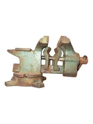 Vintage Taiwan Bench Vise Swivel Base Anvil Pipe Jaws Heavy Cast Iron - Thumbnail 9