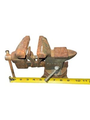 Vintage Taiwan Bench Vise Swivel Base Anvil Pipe Jaws Heavy Cast Iron - Thumbnail 2