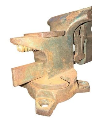 Vintage Taiwan Bench Vise Swivel Base Anvil Pipe Jaws Heavy Cast Iron - Thumbnail 7