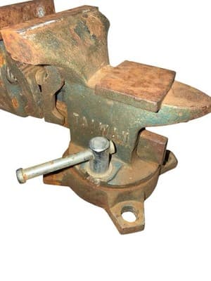 Vintage Taiwan Bench Vise Swivel Base Anvil Pipe Jaws Heavy Cast Iron - Thumbnail 10