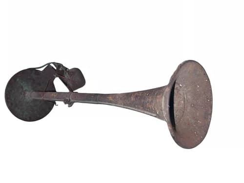 Ford Model T Brass Horn with Mounting Bracket – Early 1910s Original Car Part - Image 1