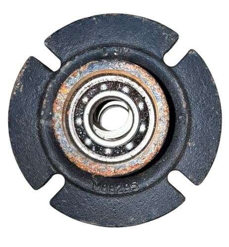 John Deere Spindle Housing Hub M88295 - Thumbnail 2