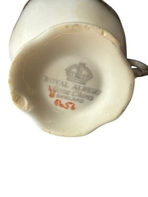 Royal Albert Bone China Gold Scroll Teacup Pedestal Foot England Vintage - Thumbnail 7