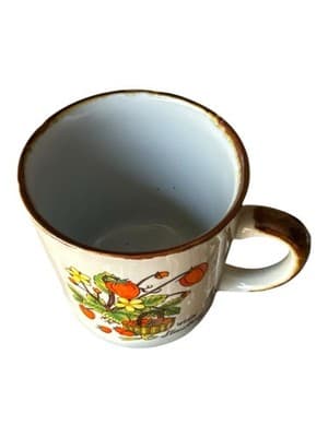 Vintage Wild Strawberry Lidded Coffee Mug Made in Taiwan Cottagecore - Thumbnail 4