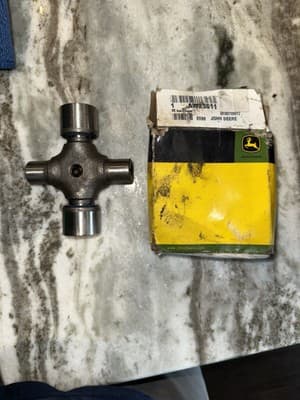 John Deere AW23611: Universal Cross Joint Bearing - Image 1