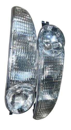 Fit 2000-2006 GMC Sierra Yukon Denali Bumper Signal Lights Driving Lamps OEM - Thumbnail 3