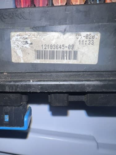 2002 GMC Denali XL Engine Fuse Box 1219364509 - Thumbnail 3