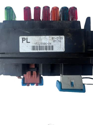 2000-2002 Chevy Surburban 1500 Engine Fuse Box Assembly OEM - Thumbnail 2
