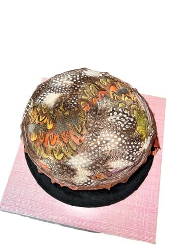 Vintage 1950s Feathered Pillbox Hat w/ Bow & Netting - Elegant Retro Fashion - Thumbnail 4