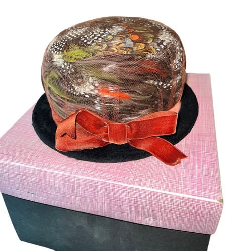 Vintage 1950s Feathered Pillbox Hat w/ Bow & Netting - Elegant Retro Fashion - Image 1