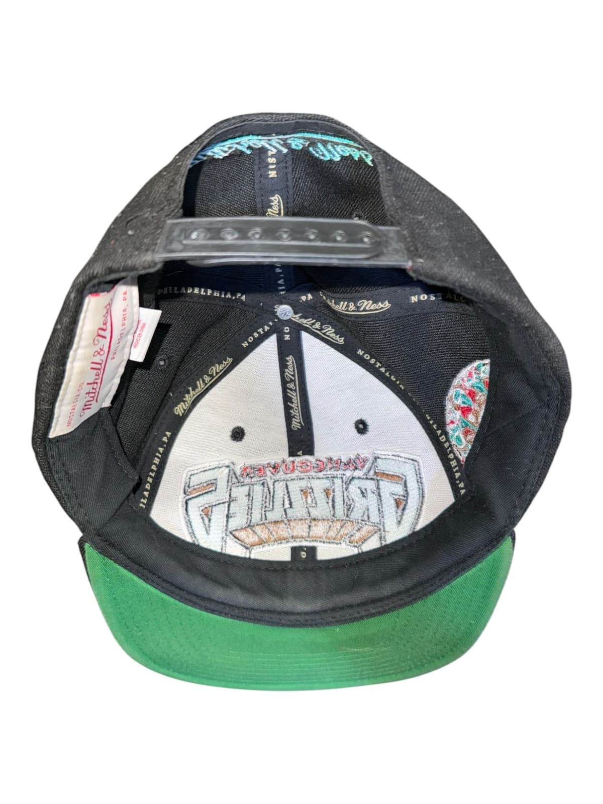 Mitchell & Ness Vancouver Grizzlies Men Black NBA Snapback Hat Embroidered Logo - Thumbnail 6
