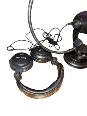 Blue Yeti USB Microphone + Tascam TH-03 Headphones & Knox Pop Filter Bundle - Thumbnail 3