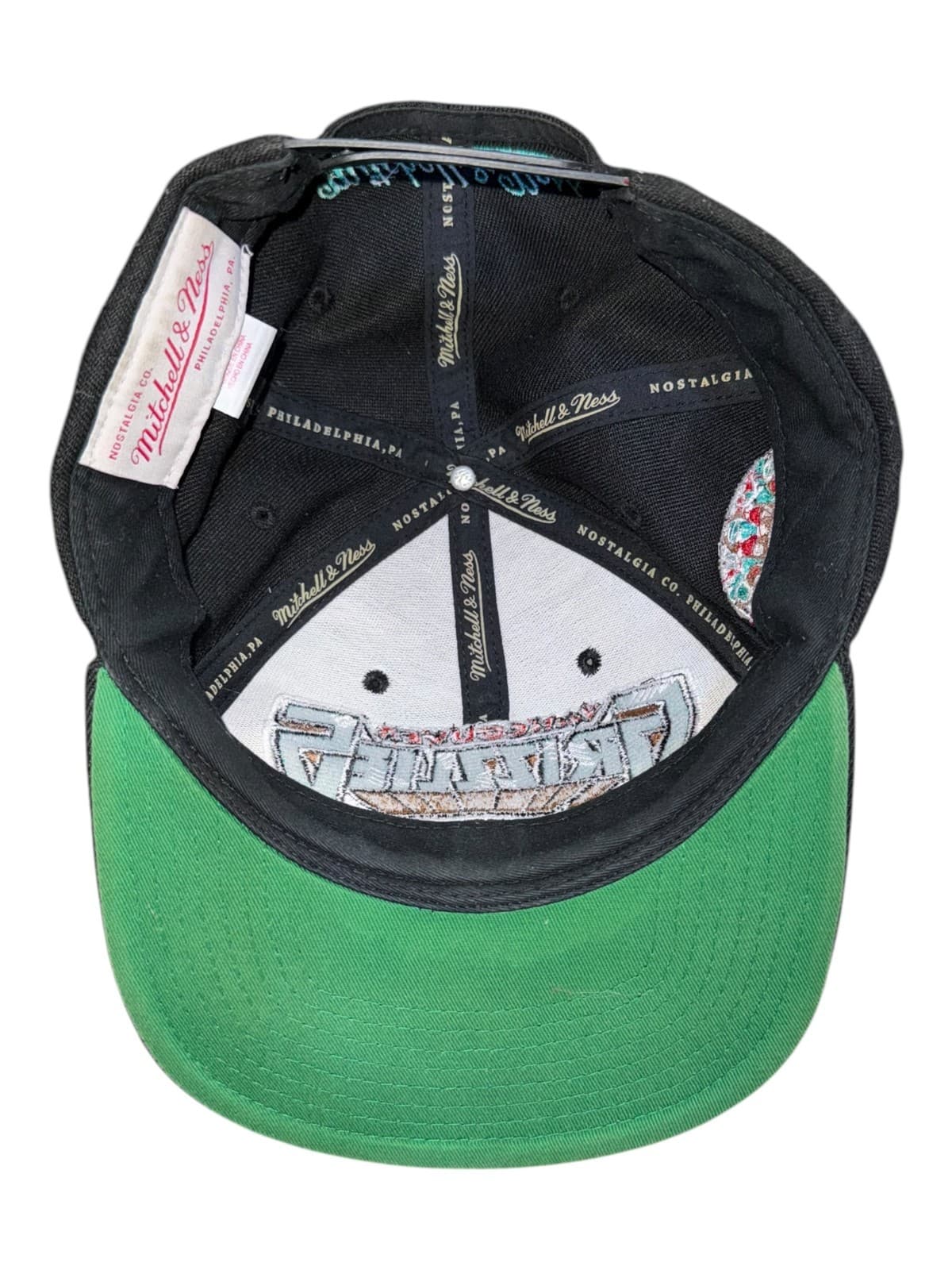 Mitchell & Ness Vancouver Grizzlies Men Black NBA Snapback Hat Embroidered Logo - Thumbnail 4