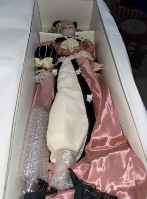 Abbey Treasures Forever Collection Porcelain Doll In Original Box - Thumbnail 3