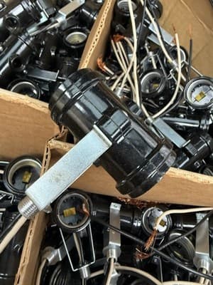 250 Vintage Leviton Bakelite Light Sockets – Bulk Lot - Thumbnail 3