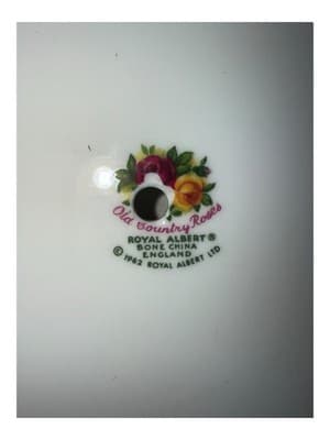 Vintage ROYAL ALBERT Old Country Roses 2 Tier Serving + Bread & Butter Plates - Thumbnail 4
