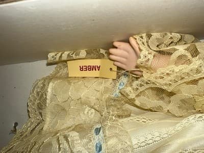 UNUSED DYNASTY Annual Doll Of The Year 1989 AMBER Porcelain Doll 17" - Thumbnail 9